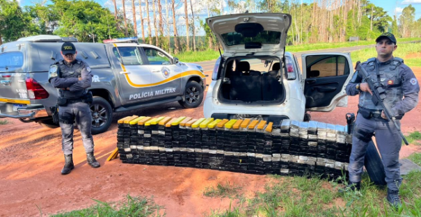 Casal é preso com 420 kg de maconha na SP-272 Presidente Bernardes