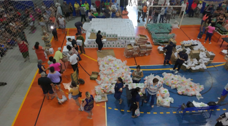 Prefeitura e Fundo Social entregam 800 Cestas de Natal em Osvaldo Cruz