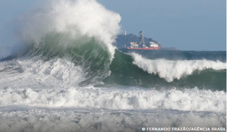 Marinha emite alerta de ressaca para o litoral do Rio no rÃ©veillon