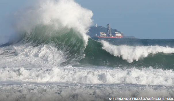 Marinha emite alerta de ressaca para o litoral do Rio no réveillon