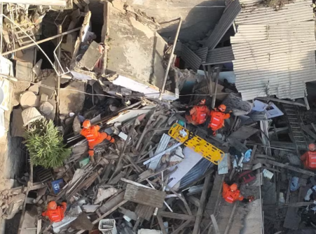 Parte de sobrado desaba no Catete, no Rio, e deixa moradores feridos