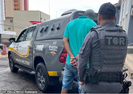 Procurado pela JustiÃ§a Ã© preso pela PolÃ­cia RodoviÃ¡ria em Regente FeijÃ³
