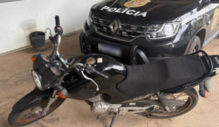 PolÃ­cia Civil recupera moto furtada e detÃ©m adolescente em JunqueirÃ³polis