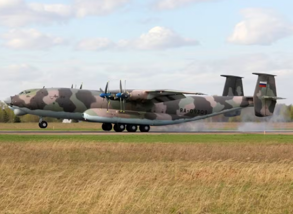 Avião militar An-22 cai na Rússia com sete pessoas a bordo