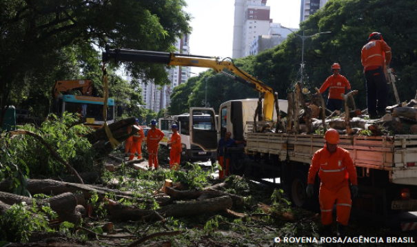 Mais de 800 mil ainda estão sem energia na Grande São Paulo