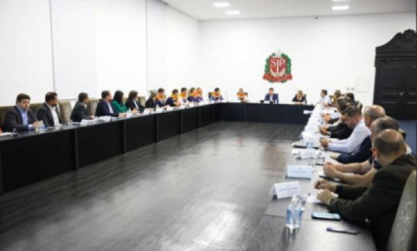 Prefeita entrega projeto para recuperação da Via de Acesso Vasco Pigossi