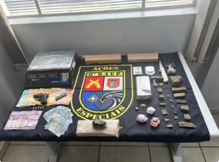 Com mais de 3 kg de entorpecentes, dois jovens sÃ£o presos e um adolescente Ã© apreendido na Vila OperÃ¡ria, em Presidente Prudente