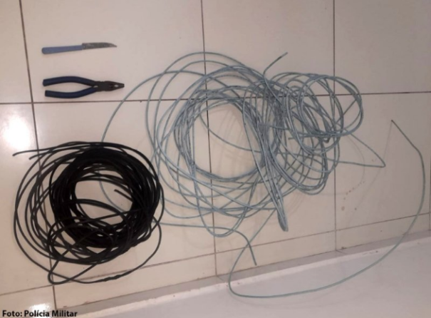 Dupla é presa acusada de furtar fios da rede de energia de residência em Bastos