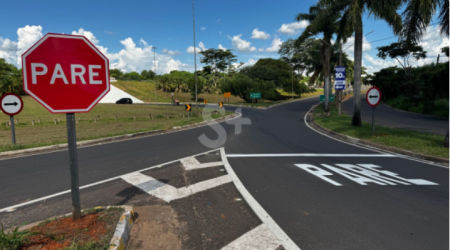 SaÃ­da da via de acesso, no trevo principal de Adamantina, passa a ter placa de parada obrigatÃ³ria