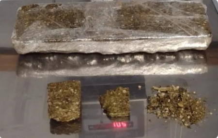 Jovem discute com esposa e Ã© preso apÃ³s policiais encontrarem porÃ§Ãµes de drogas em gaveta de cÃ´moda, em Presidente Prudente