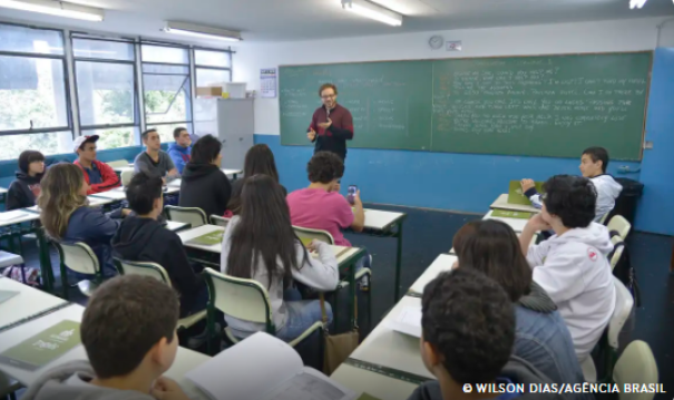 Câmara aprova proposta que proíbe escolas de recusar matrículas