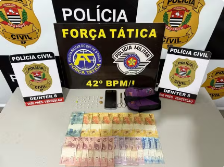 Homem Ã© preso em flagrante com 32 porÃ§Ãµes de crack em Presidente EpitÃ¡cio