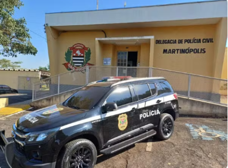 Homem morre por disparos de arma de fogo ao atingir perna de policial militar com um martelo, em MartinÃ³polis