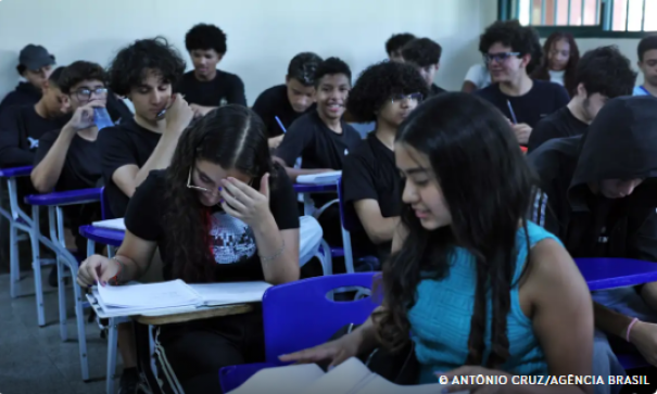 Pé-de-Meia será depositado na conta de alunos a partir de terça-feira