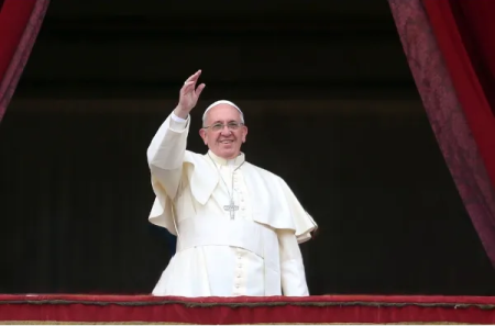 Papa teve 'boa' noite e repousa no hospital, diz Vaticano