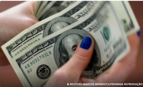 Dólar cai pela 11ª vez e tem maior sequência de quedas em 20 anos