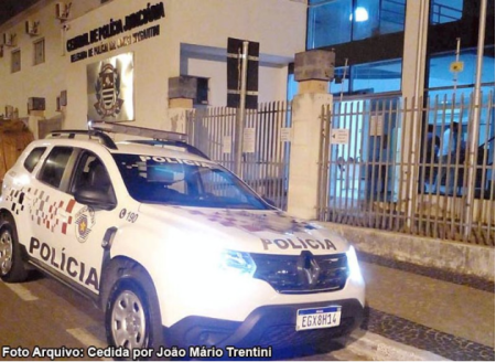 IndivÃ­duo Ã© preso com maconha e cocaÃ­na em frente de escola de Quintana (SP)