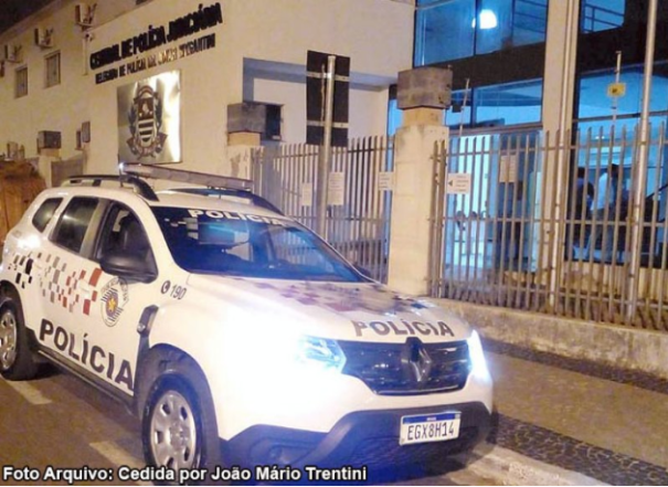 Indivíduo é preso com maconha e cocaína em frente de escola de Quintana (SP)