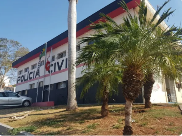 Justiça considera legítima defesa e solta jovem presa por matar primo a facadas durante discussão em Pirapozinho