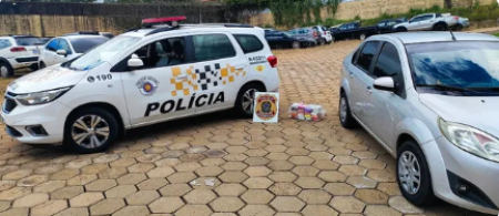 ApÃ³s esconder pasta base de cocaÃ­na dentro do tanque de combustÃ­vel de carro, homem Ã© preso em Presidente Bernardes