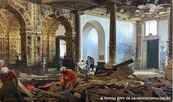 Desabamento de teto de igreja histórica causa morte de jovem na Bahia