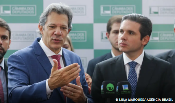Reforma do IR e supersalários são prioridades de Haddad no Congresso