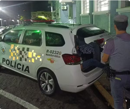 Idoso toca em passageira boliviana que estava cochilando durante viagem de Ã´nibus e Ã© preso por importunaÃ§Ã£o sexual em Presidente Prudente