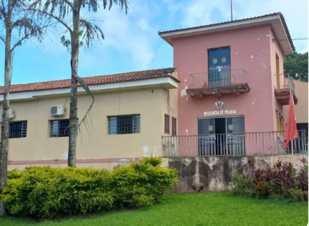 Suspeito de matar a facadas amigo pedreiro em obra entrega-se à Polícia Civil e acaba preso em Regente Feijó