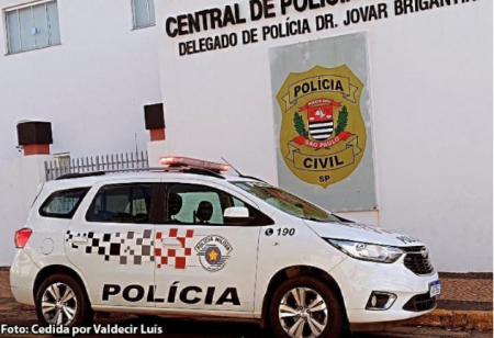 IndivÃ­duo furta bolsa de comÃ©rcio, vende e compra crack e acaba preso em Bastos