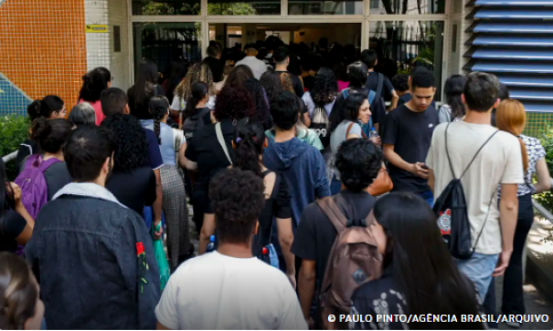 TCU suspende R$ 6 bilhões do Pé de Meia; MEC nega irregularidades