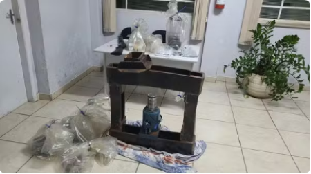 Com mais de 3 kg de entorpecentes sobre a pia, morador Ã© preso, mas alega que drogas pertencem ao filho, em Presidente Prudente