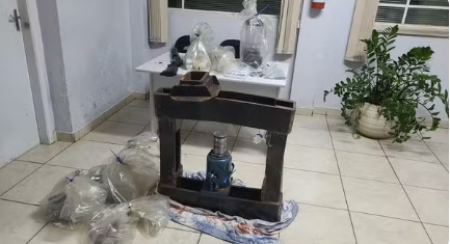 Com mais de 3 kg de entorpecentes sobre a pia, morador Ã© preso, mas alega que drogas pertencem ao filho, em Presidente Prudente