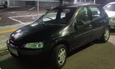 Homem Ã© preso apÃ³s ser flagrado dormindo em carro furtado, em Presidente Prudente