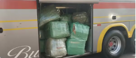 PolÃ­cia RodoviÃ¡ria apreende 14 fardos de brinquedos contrabandeados em Ã´nibus de turismo, em Presidente EpitÃ¡cio