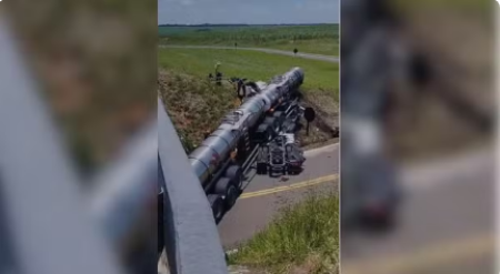 Motorista morre apÃ³s bater carreta em talude e ficar preso Ã  cabine do veÃ­culo em viaduto da Marechal Rondon