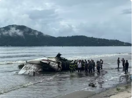 AviÃ£o com 5 pessoas explode em Ubatuba e para na praia apÃ³s ultrapassar pista do aeroporto; piloto morreu