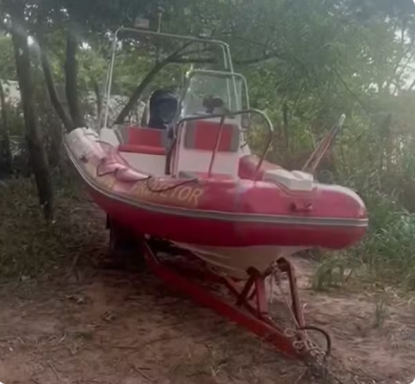 Embarcação vira na Lagoa São Paulo, às margens do Rio Paraná, em Presidente Epitácio; duas vítimas estão desaparecidas