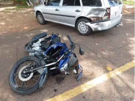 Jovem de 20 anos fica gravemente ferido apÃ³s se envolver em acidente de trÃ¢nsito entre motocicleta e carro, em Dracena