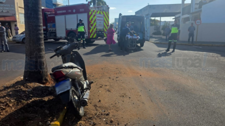 Motociclista fica ferida em acidente prÃ³ximo ao FÃ³rum de TupÃ£