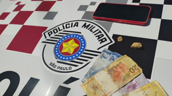 Mulher é presa em flagrante pela PM no momento que comercializava drogas em Adamantina