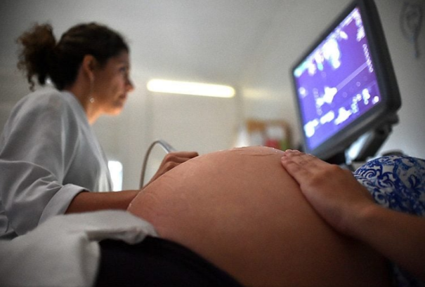 Pesquisa brasileira detecta plástico em placentas e cordões umbilicais