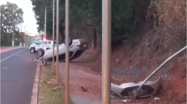 Três pessoas ficam feridas em capotamento próximo ao Reserva Tupã