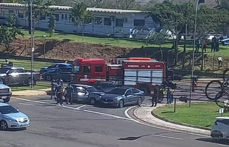 Motorista perde controle da direÃ§Ã£o de carro apÃ³s crise de hipoglicemia e colide em outro veÃ­culo na RotatÃ³ria do Cristo