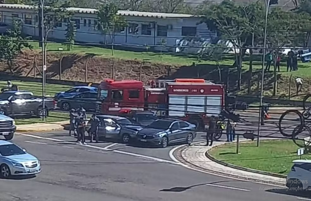 Motorista perde controle da direção de carro após crise de hipoglicemia e colide em outro veículo na Rotatória do Cristo