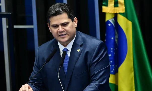 Congresso não admite ingerência em Poderes do Brasil, diz Alcolumbre