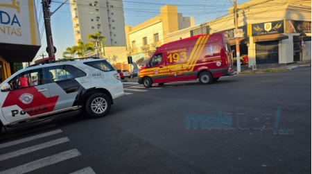 Idosa fica ferida em colisÃ£o no centro de TupÃ£