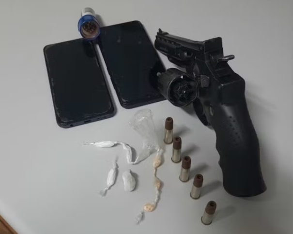 Polícia Militar apreende simulacro de revólver em casa de adolescente, em Teodoro Sampaio