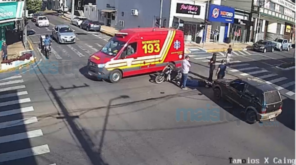 Colisão no centro de Tupã deixa uma motociclista ferida