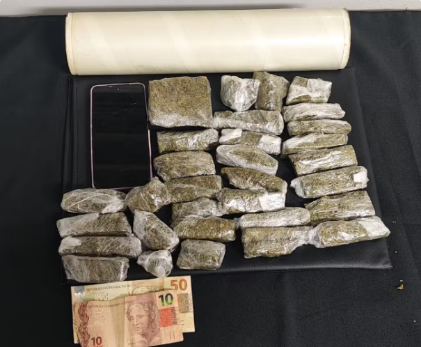 Ao ser visto da janela do quarto, rapaz é preso por tráfico de droga em Presidente Prudente