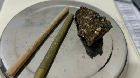 Homem Ã© detido com maconha durante abordagem policial em Queiroz